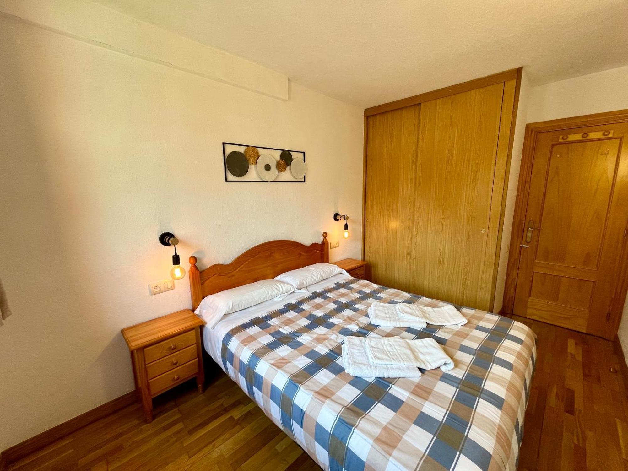 B13 - La Granja 2º - Villmor Apartment *